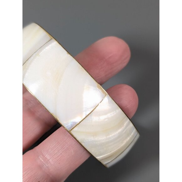 Vintage Brass White Shell Inlay Bangle Bracelet Beachy Tribal Coastal 8.5" - Picture 9 of 12